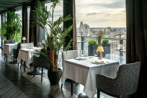 Salón del Club Financiero Génova